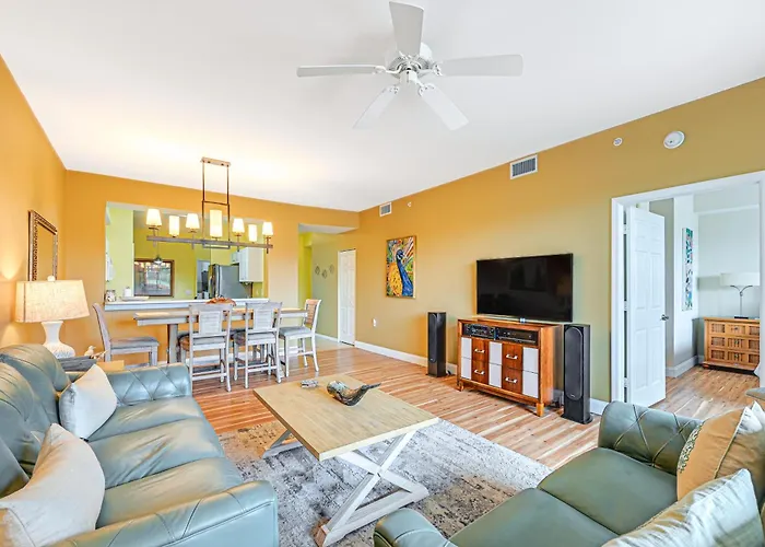 Naples Resort Townhome With Screened Patio!