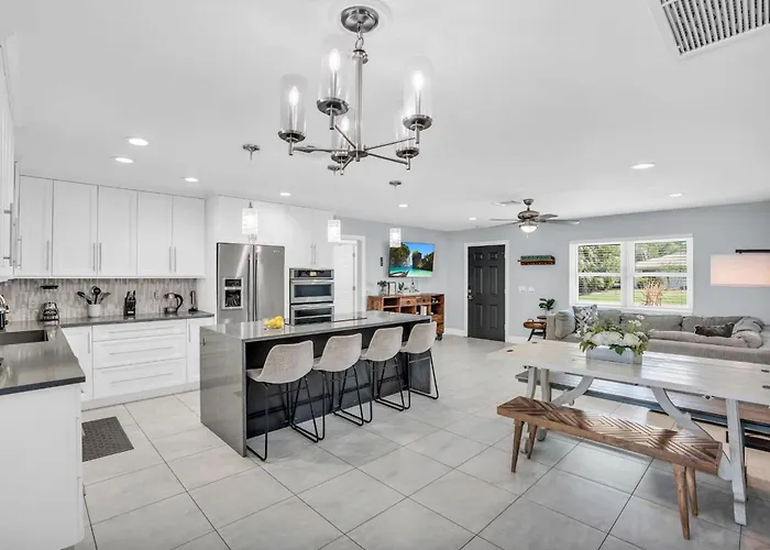 Salt Water Heated Pool Home With A Tiki Bar, A Garage Game Room And 4 Bikes