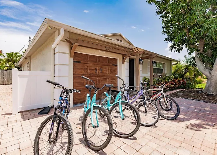 Amazing Naples Beach Home With Hot Tub Jacuzzi, Bbq, Pool Table - 1 Mile To Beach!