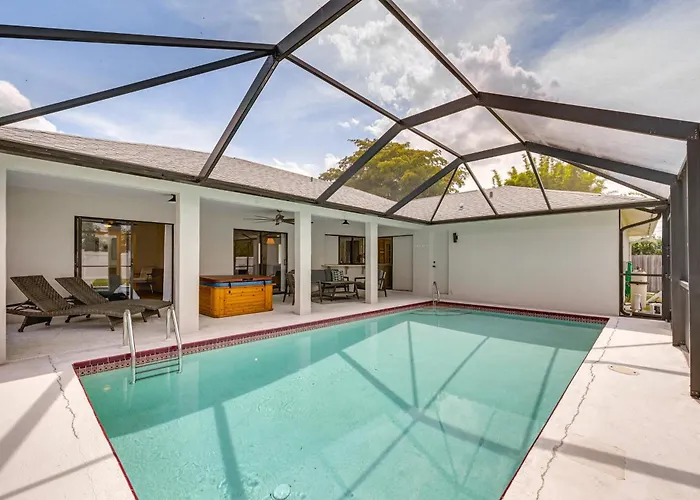 Chic Naples Home With Pool And Hot Tub, 4 Mi To Beach!