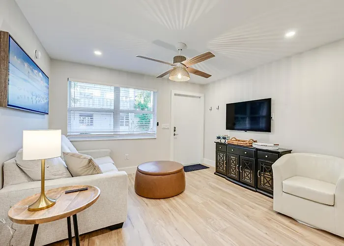 Sleek Coastal Abode 1 Block To Naples Beach!