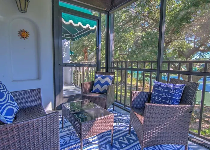 Chic Naples Getaway - Tennis Pool Comfort