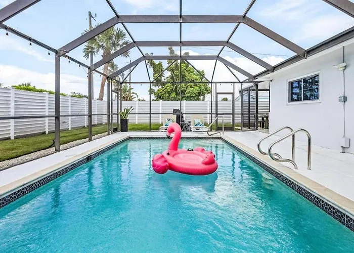 Paradise Pool House For 6