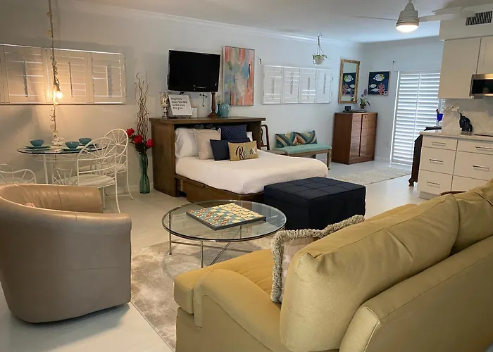 Closest Studio Suite To Vanderbilt Beach, New Remodel, Well Appointed, Bbq, Yard, Very Private Plus Many Extras!