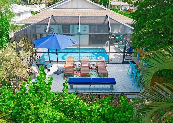 Beachy Haven 3 Bed 2Bath Heated Pool Tiki Bar Sleep 6