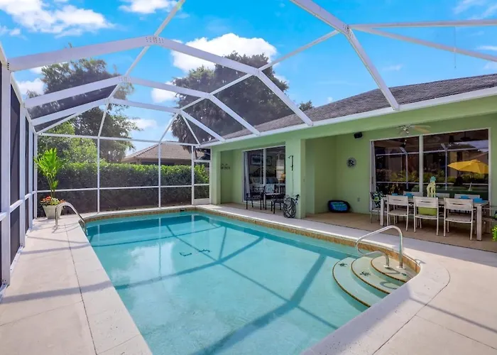 Spacious Beautiful 4 Bed 3 Bath Pool Near Beach