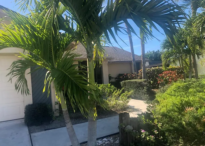 Beautiful Pool Home Close To Beach And 5Th Avenue