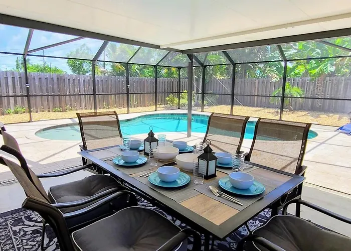 Relax And Unwind Spacious Pool Home Close To Beach