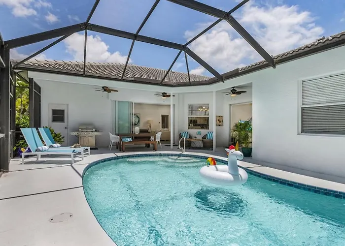 Villa Tropicana Luxury Pool Home. Gated Community