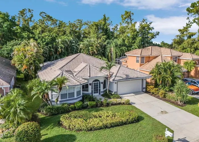 Spacious 3 Bed 3 Bath Pool Home In Naples