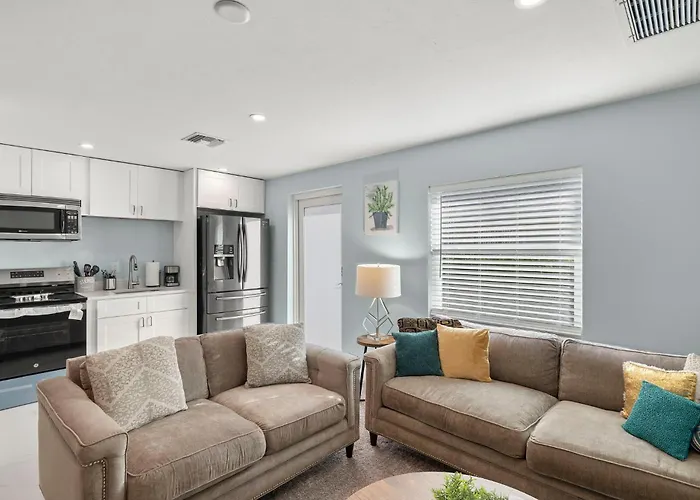 Private Naples Efficiency With Kitchen - Near Beach & Mercato!