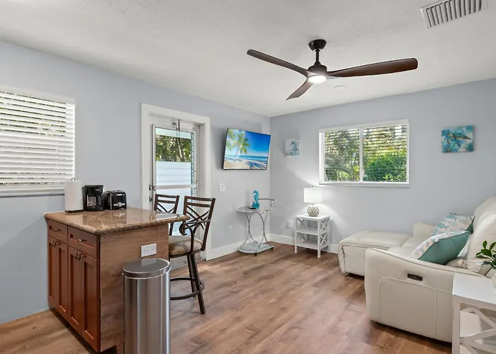 2 Bed 2 Bath Modern Naples Beach Bungalow