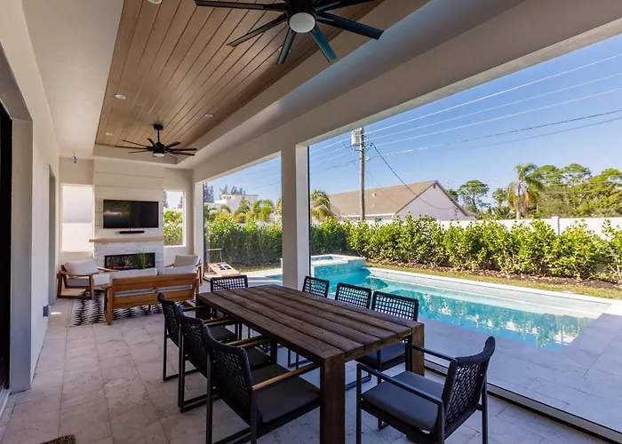 Luxe Coastal Getaway Naples Vanderbilt Beach