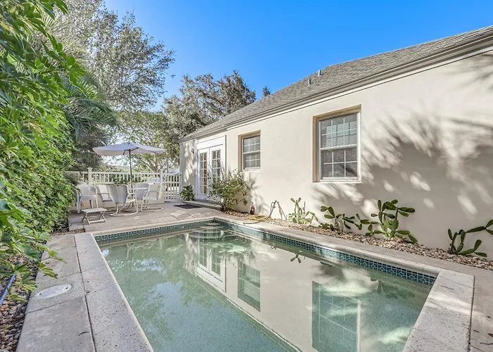 1 Block To Beach - Home With Pool In Old Naples!