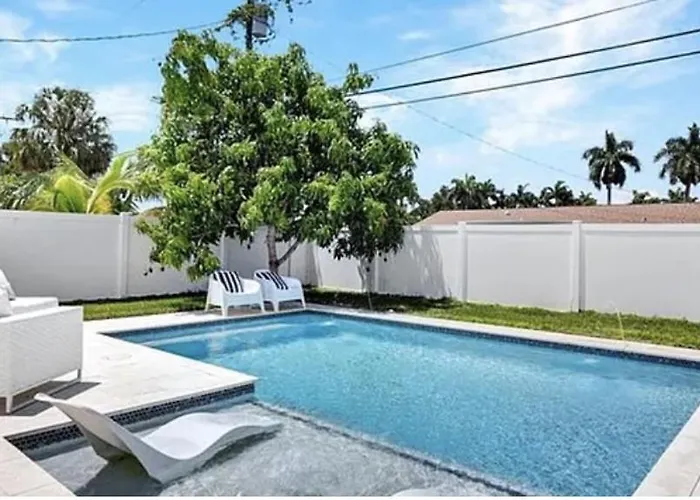 102Nd Ave. 5 Bedroom 4 Bath Salt Water Pool Private Yard Walk To Mercato_Pickleball Championships