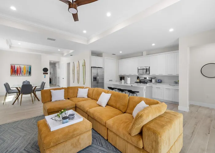 Colorful Retreat Near Beach And Pickleball Courts