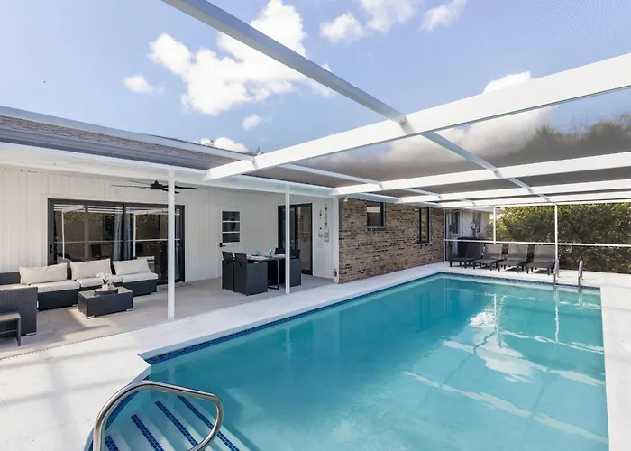 Spacious 4Br Getaway Near Beach With Pool & Bbq
