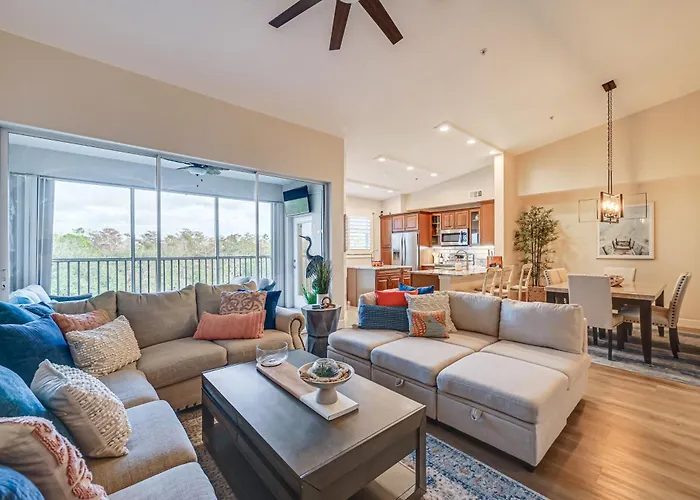 Elegant Naples Condo With Golf View And Community Pool