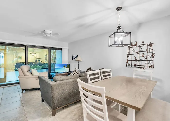 First Floor - Quick Walk To Amenities