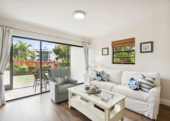 End Unit - Renovated Resort Views And Close To The Lobby