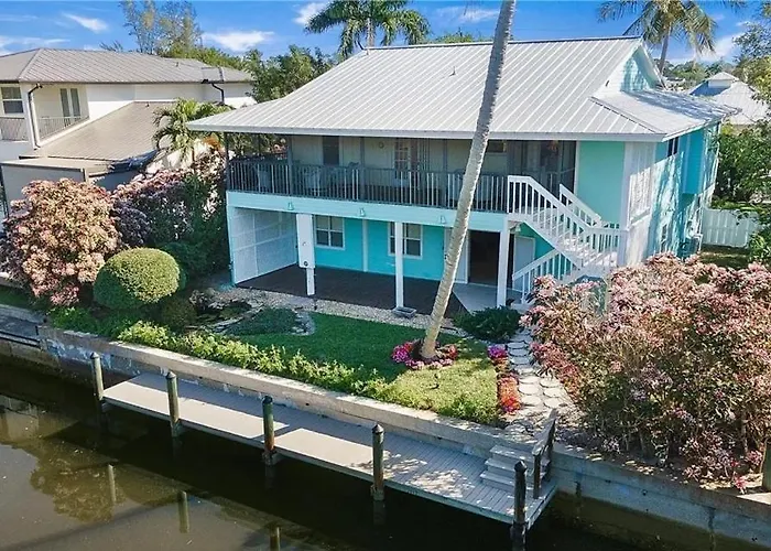 Green Turtle Boathouse Hot Tub View Of The Canal