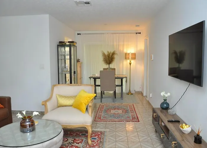 Contemporary 2 Bedroom Home Near 5Th Ave & Mercato