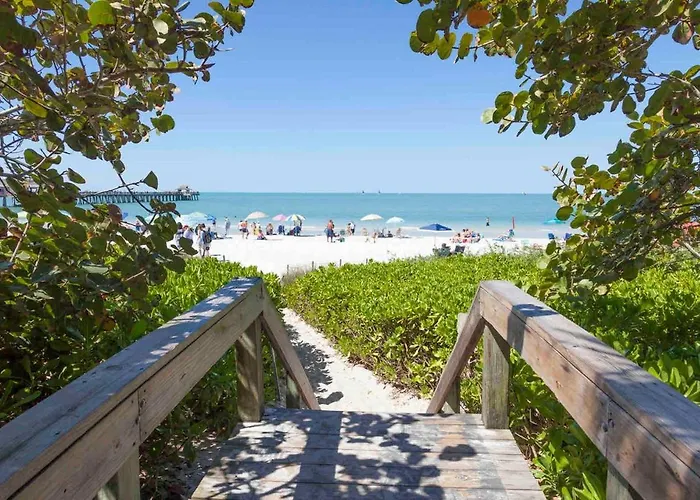 Beautiful Naples Home, Walk Or Bike To The Beach!