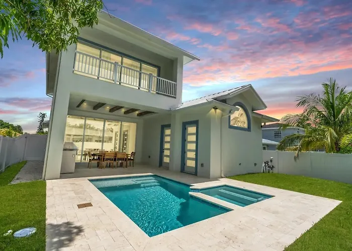 Stunning Vanderbilt Beach House With Heated Pool