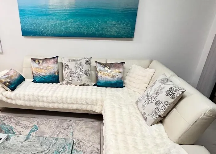 Elegant Naples Escape With Heated Pool, Sauna, Tennis & Pickleball 3 Mls To Beach