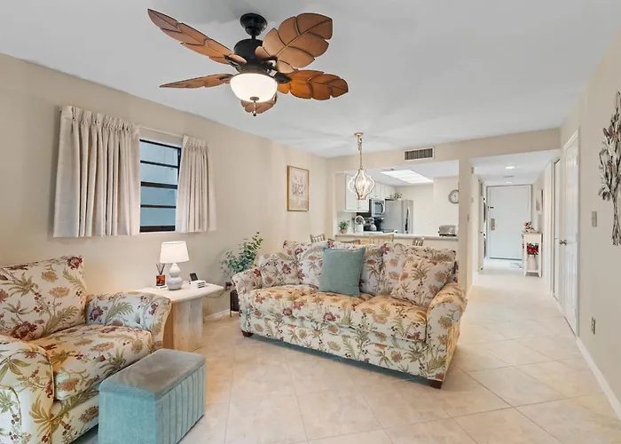 First Floor - End Unit With Lake Views