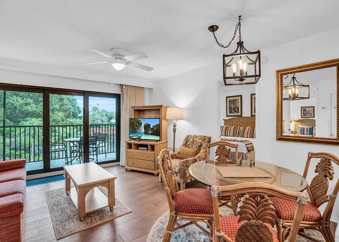Deluxe Condo With Lake Views