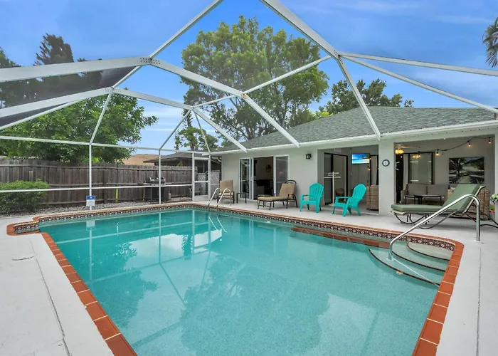 A Quaint And Serene Neighborhood In North Naples