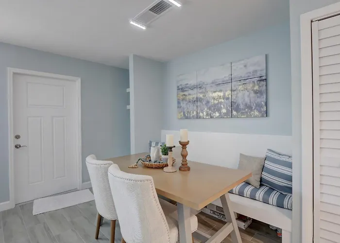 Walk To The Beach And Downtown Naples From Our Totally Upgraded Condo