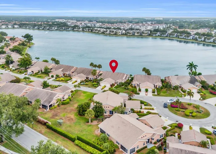 Lake View Villa With A 1 Car Garage 2 Bedrooms In Lakeside Of Naples Fl