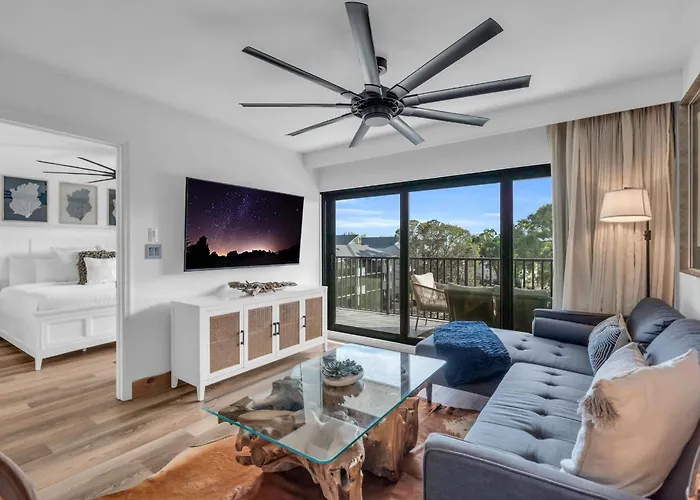 Remodeled 2Br Luxury Condo With Lake Views