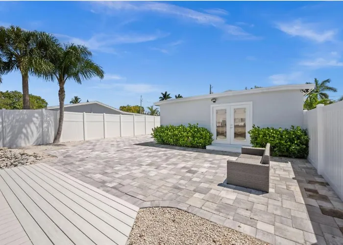 Charming 2Bd Waterfront Home In Naples