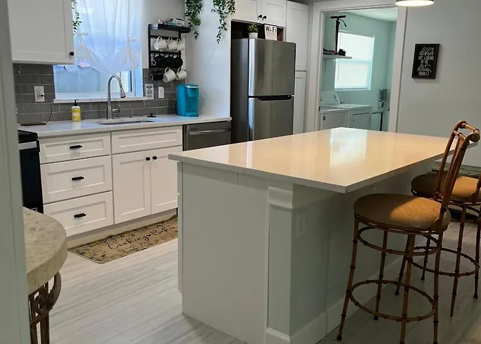 Coastal Home,Walk,Bike To Beach,Large Fenced Yard, Large Driveway
