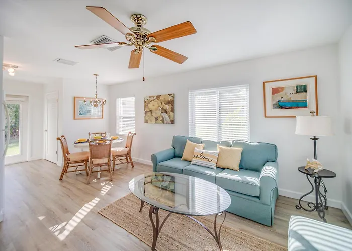 Cozy And Bright Naples Abode With Community Amenities!