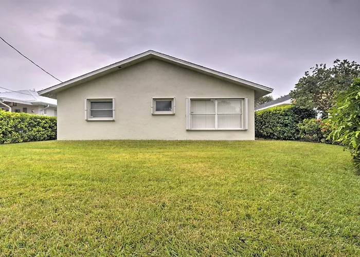 Spacious Naples Home Less Than 1 Mi To Vanderbilt Beach!