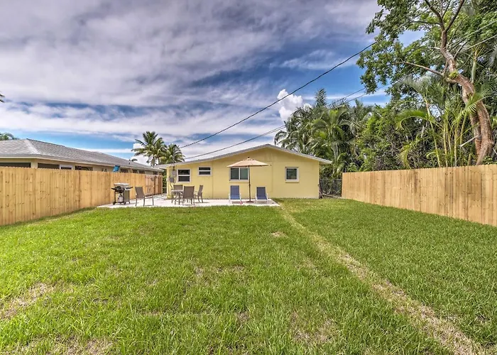 Tasteful Home With Patio And Grill Less Than 2 Mi To Beach!