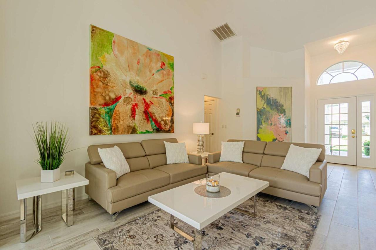 Crown Pointe- Lochwood Ct. Holiday home Naples