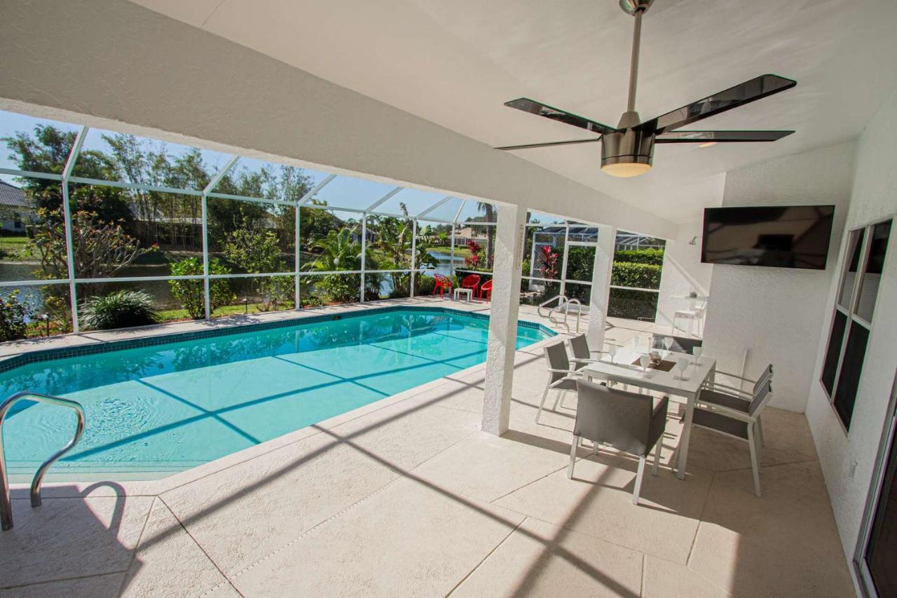 Crown Pointe- Crown Pointe Blvd.,e. Holiday home *