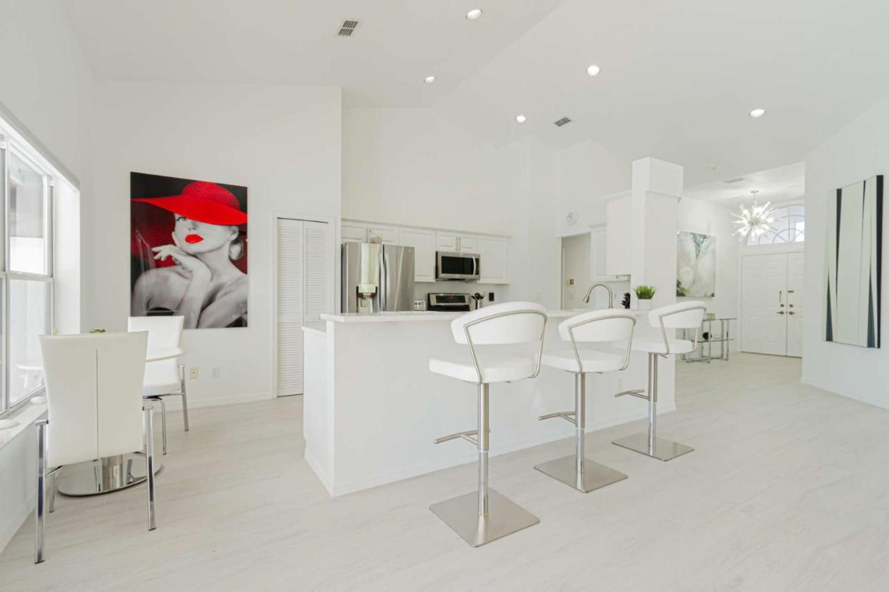 Crown Pointe- Crown Pointe Blvd.,e. * Naples
