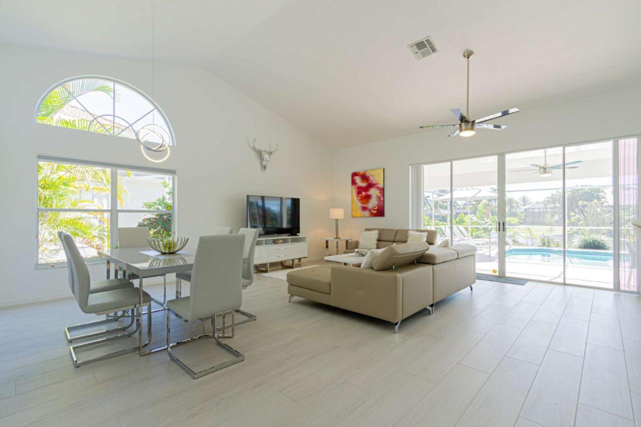 Crown Pointe- Crown Pointe Blvd.,e. Holiday home Naples