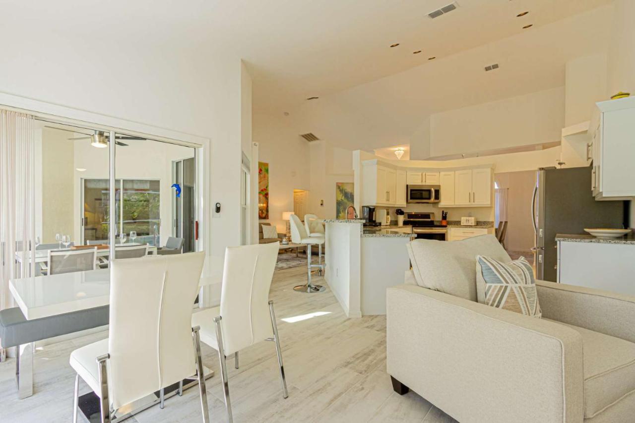 Crown Pointe- Lochwood Ct. *