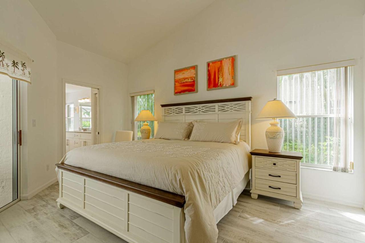 Crown Pointe- Lochwood Ct. * Naples