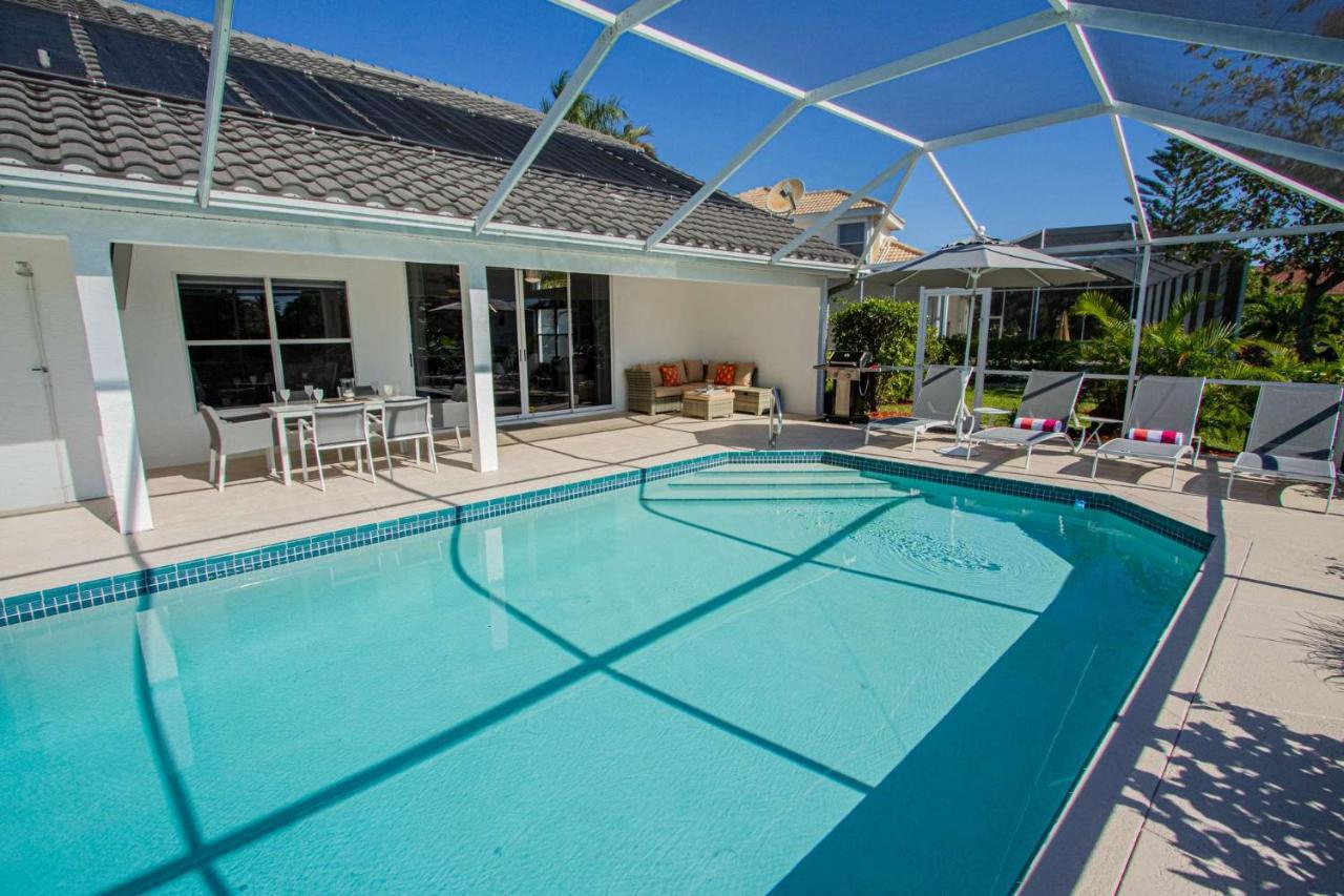 Crown Pointe- Crown Pointe Blvd.,e. Holiday home *