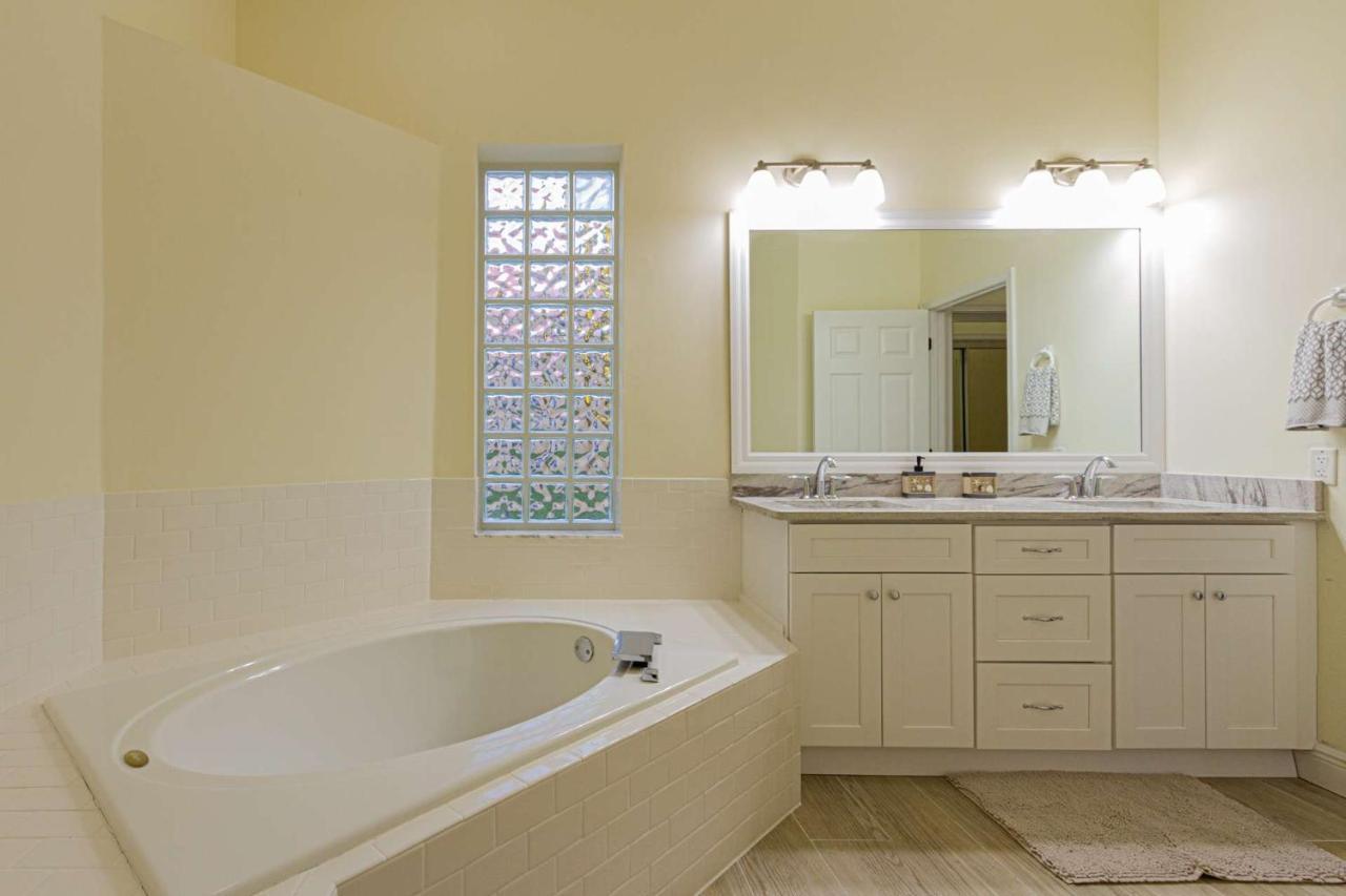 Crown Pointe-mabry Drive Holiday home Naples