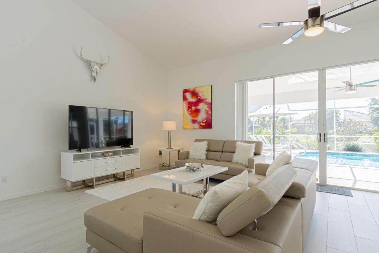 Crown Pointe- Crown Pointe Blvd.,e. Naples