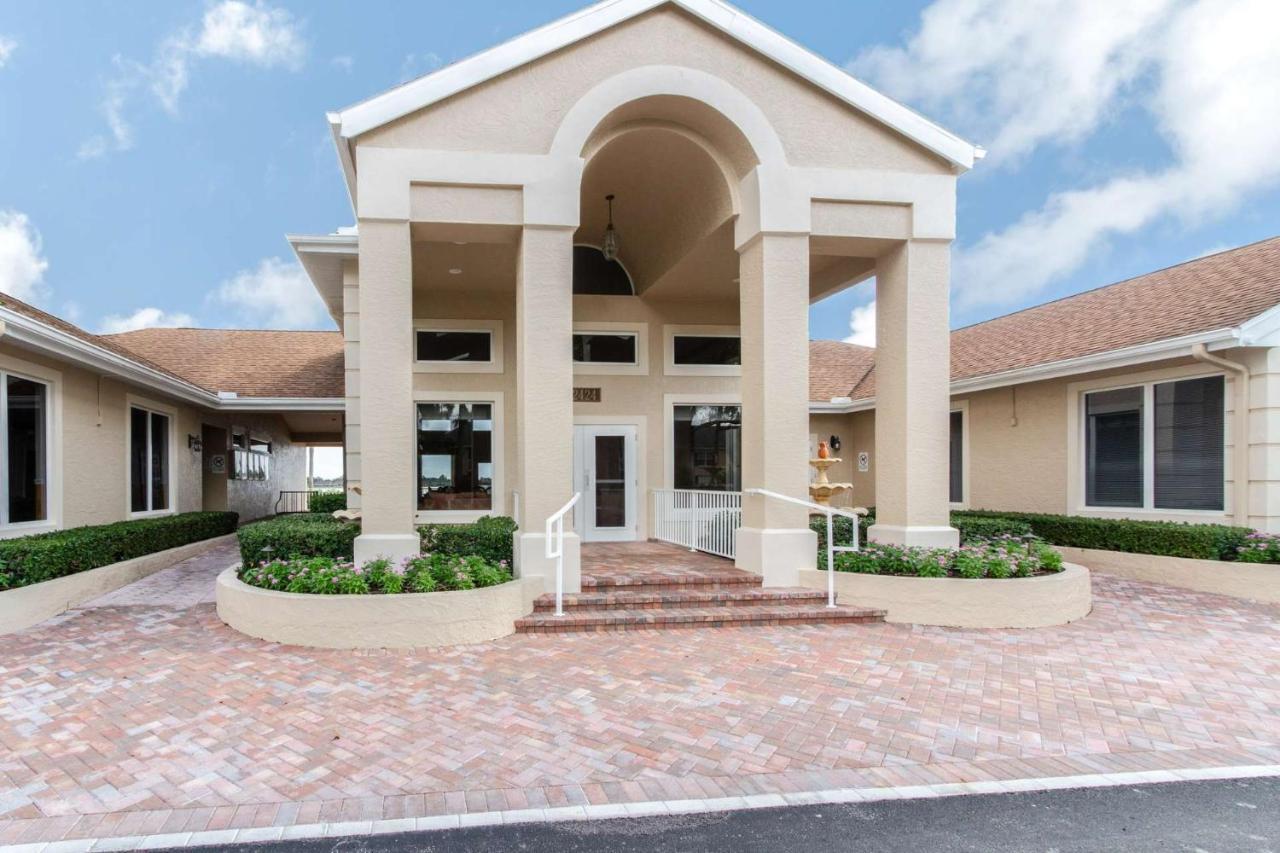 Crown Pointe- Lochwood Ct. Holiday home Naples